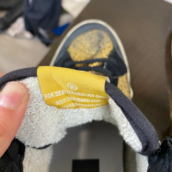 Athletic_Shoes